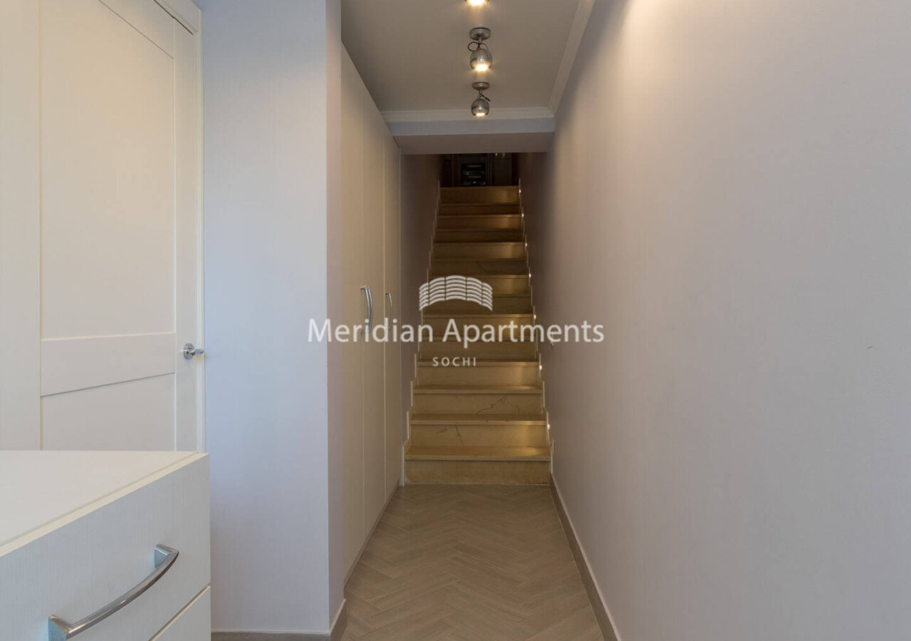 Двухуровневый апартамент 85 м²